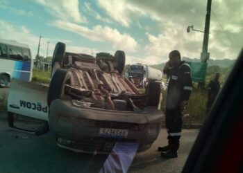 Acidente: Dois carros se chocaram na entrada de São Francisco do Conde