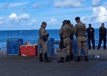 Salvador: Corpo é encontrado dentro de isopor na praia do Porto da Barra
