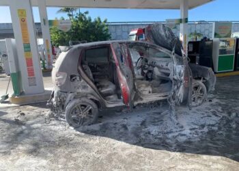 carro explode em posto de gasolina e deixa 3 pessoas feridas, uma delas em estado grave