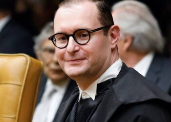 Ministro mais jovem da Corte, Zanin toma posse no STF