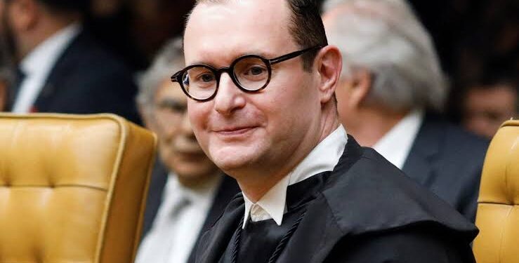 Ministro mais jovem da Corte, Zanin toma posse no STF