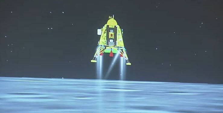 Em missão histórica, Índia pousa módulo em região inexplorada da Lua