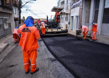 Candeias: Ladeira do Cruzeiro recebe banho de asfalto
