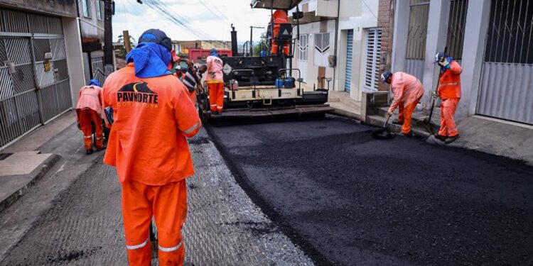 Candeias: Ladeira do Cruzeiro recebe banho de asfalto