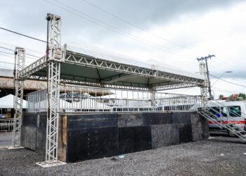 Candeias: Estrutura para desfile de 7 de setembro começa a ser montada