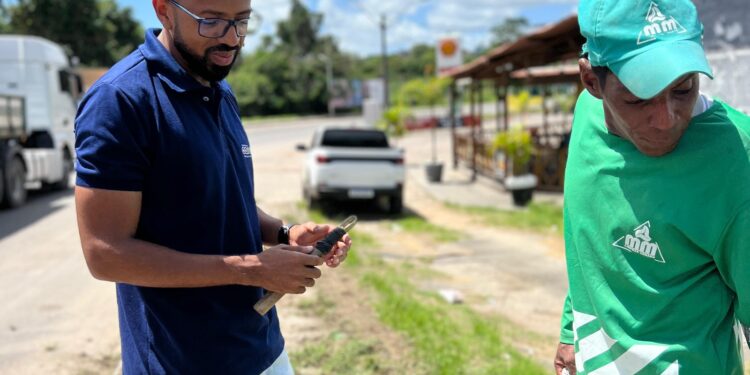 Candeias: Em 1º dia na SESP secretário visita comunidades e fiscaliza trabalho de iluminação e limpeza pública