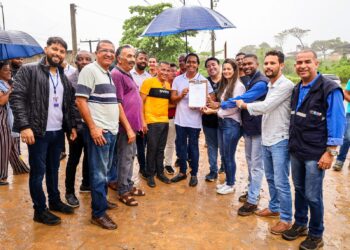 Candeias: Ordem de serviço para pavimentação de mais de 20 ruas da Urbis 1 é assinada