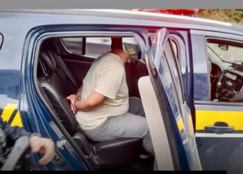 Professor é preso acusado de sequestrar aluna de 12 anos, menina foi encontrada em fundo falso de cama