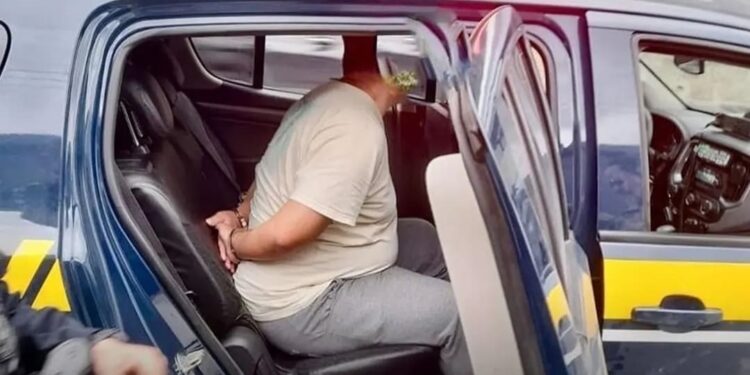 Professor é preso acusado de sequestrar aluna de 12 anos, menina foi encontrada em fundo falso de cama