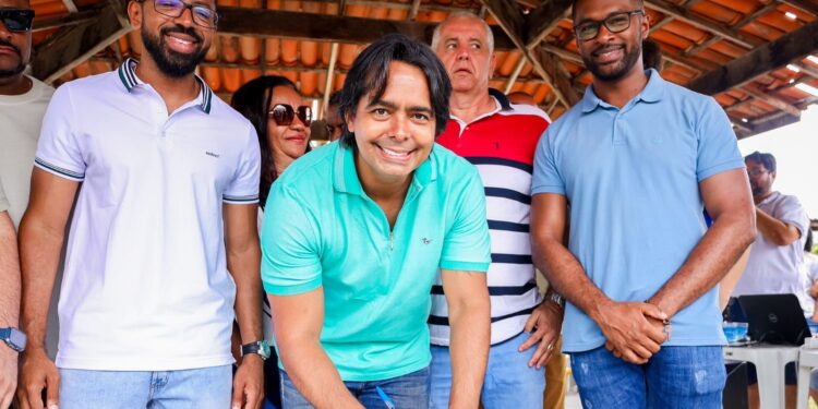 Candeias: Prefeito assina ordem de serviço para construção da praça do Condomínio 1 e 2 no Ouro Negro