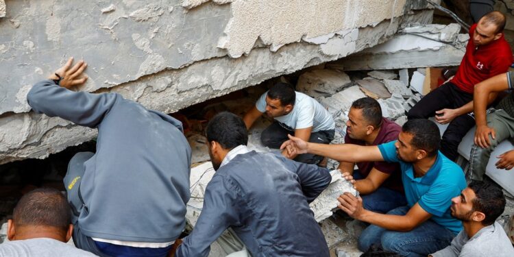 Mais de 120 mil pessoas deixam suas casas na Faixa de Gaza após conflito entre Hamas e Israel, diz ONU