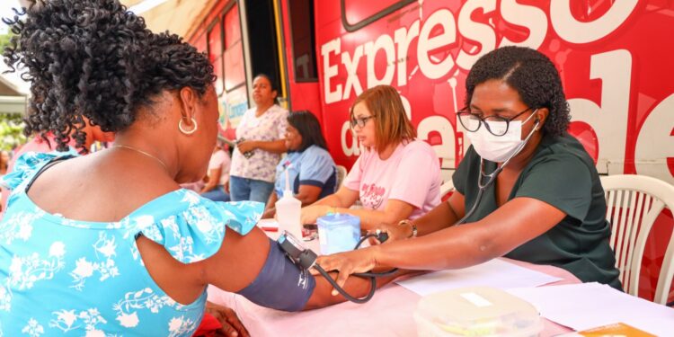 Candeias: Prefeitura realiza mutirão itinerante em alusão ao outubro rosa