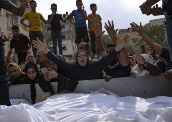 Hamas diz que vai executar um civil refém para cada bombardeio de Israel em Gaza