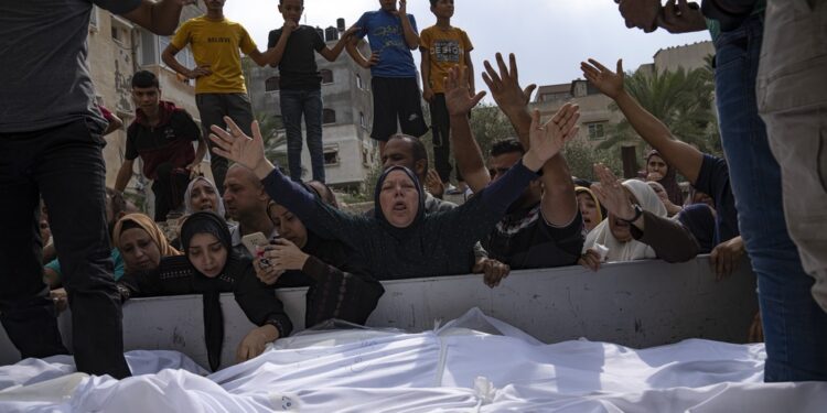 Hamas diz que vai executar um civil refém para cada bombardeio de Israel em Gaza