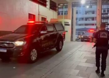 Quatro policiais civis são presos por escoltar e vender drogas a uma facção do Rio de Janeiro