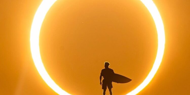 Italo Ferreira realiza ensaio fotográfico incrível durante eclipse solar