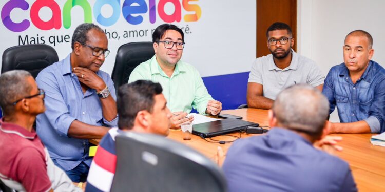 Prefeitura se reúne com comissão de feirantes para apresentar cronograma e projeto da Nova Feira