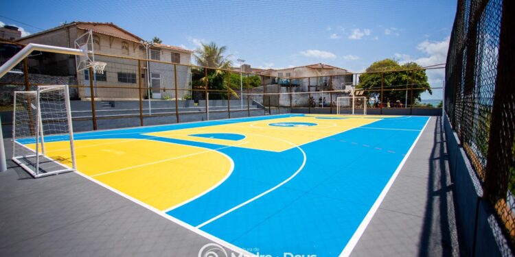 Madre de Deus: Prefeito Dailton Filho entrega mais uma quadra reformada