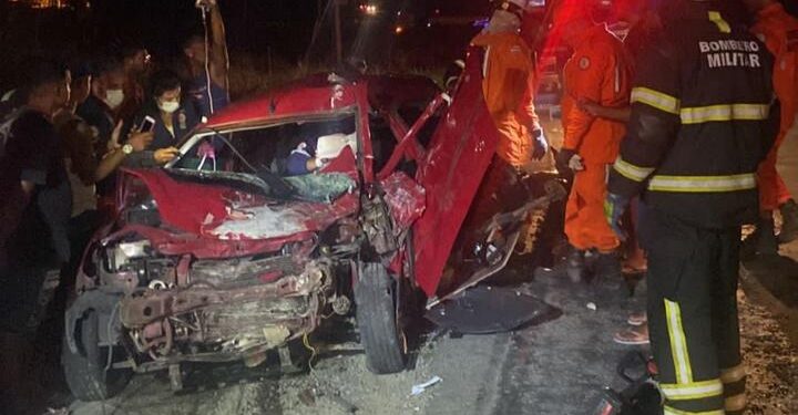 Acidente: Batida entre caminhão e carro deixa feridos na BA 523