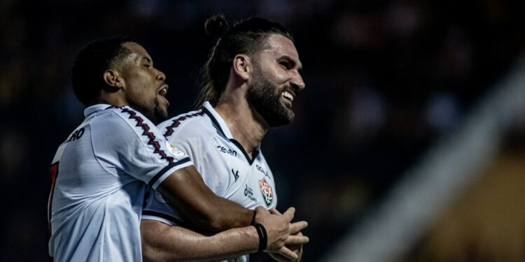 Vitória vence de virada contra o Novorizontino e está de volta à Série A