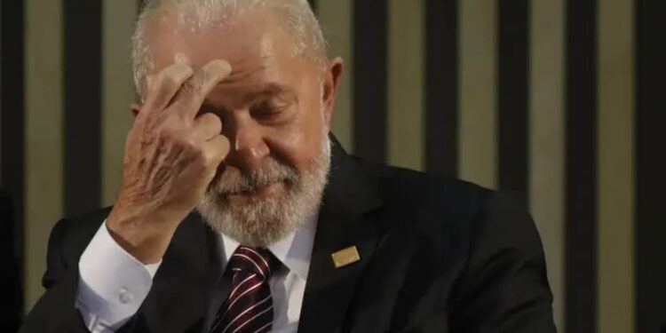 Pesquisa Ipec mostra que 38% consideram o governo Lula como bom, mas 50% dizem não confiar no presidente