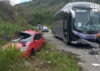 Quatro pessoas da mesma família morrem após colisão entre carro e ônibus na BR- 101