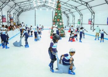 Candeias: Alunos da Rede Municipal vivem experiência de patinar no gelo