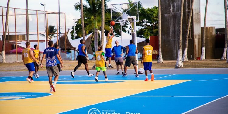Madre de Deus: Prefeitura entrega Complexo Esportivo na área de lazer