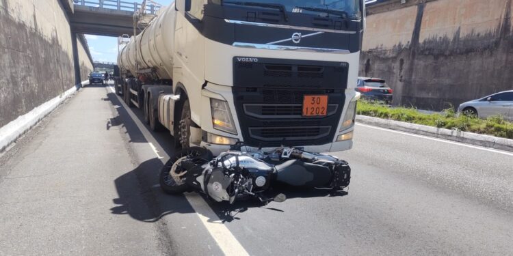 Policial militar morre em acidente de trânsito, na BR-230, em João Pessoa
