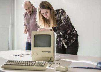 O primeiro computador Mac faz 40 anos – e continua em uso