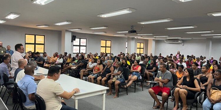 Madre de Deus: Em reunião geral, prefeito Dailton Filho anuncia adiamento do Madre Verão