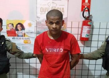 Jovem de 23 anos que foi absolvido por matar o pai, é preso por assassinar a mãe