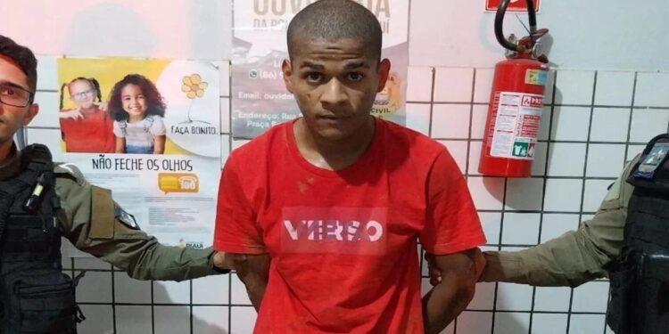 Jovem de 23 anos que foi absolvido por matar o pai, é preso por assassinar a mãe 