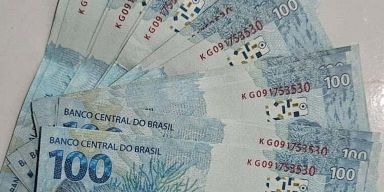 Mulher é presa pela PF com mais de R$ 7 mil em notas falsas