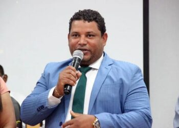 Candeias: Presidente da Câmara “joga balde de água fria” na oposição e declara apoio a Eriton Ramos. “Vamos caminhar juntos”