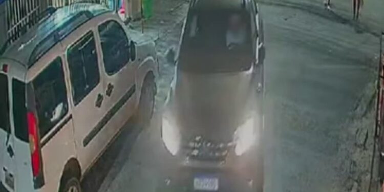 Grupo de evangélicos tem carro tomado de assalto, após saída de igreja em Itapuã