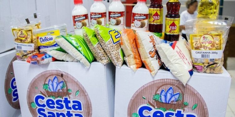 Madre de Deus: Prefeitura entrega cestas e o peixe da semana Santa