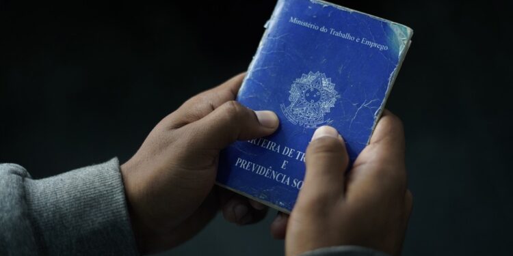 Desemprego sobe 8% e atinge quase 9 milhões de pessoas