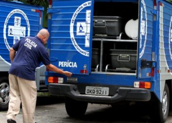 Jovem mata a própria mãe e corta a mão da vitima, para fazer saque no banco