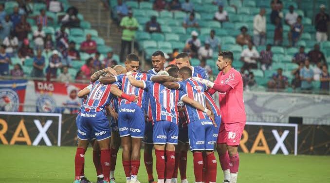 Debaixo de chuva forte, Bahia vira e bate Fluminense