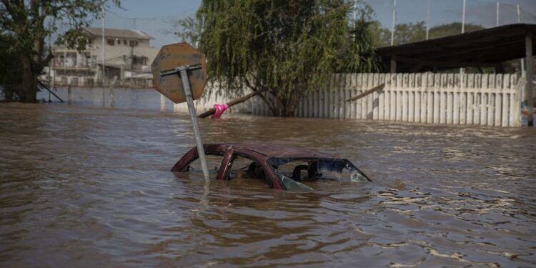 Temporais voltam a afetar RS e governo alerta para novas enchentes