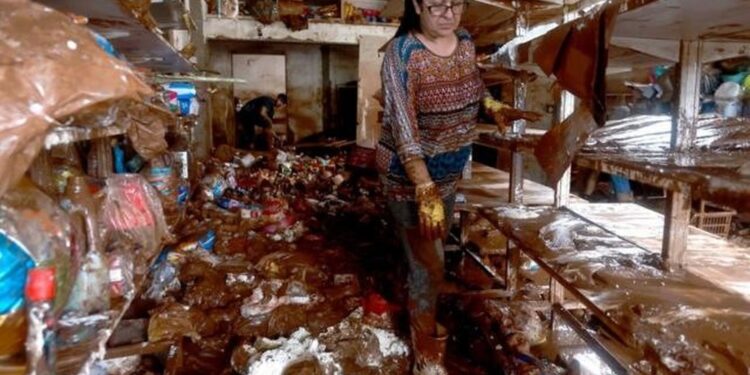 Saques a lojas, ataques a barcos de resgate: insegurança agrava crise no Rio Grande do Sul