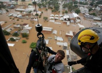 Chuvas no Rio Grande do Sul: mais de 10 mil pessoas foram resgatadas, mas ainda há moradores ilhados