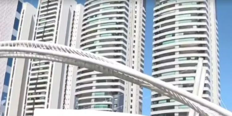 Salvador: Mulher se joga do quinto andar de prédio de luxo  para fugir de agressões do companheiro