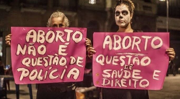 Câmara aprova urgência de texto que equipara aborto a crime de homicídio