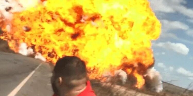 Explosão de caminhão-tanque deixa seis pessoas gravemente feridas 