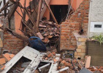 Fortes temporais causam estragos e expulsam pessoas de casa no RS