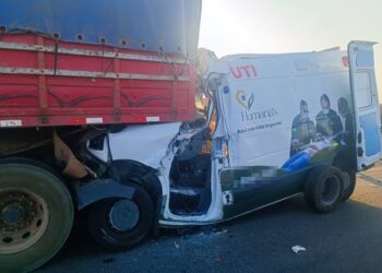 Quatro pessoas morreram após acidente grave entre ambulância e caminhão na Bahia; médico e enfermeiro estão entre as vítimas