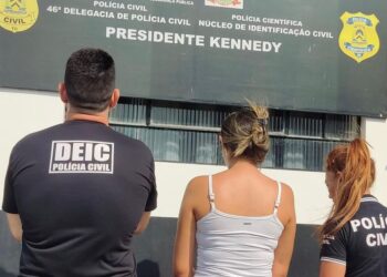 Mulher usou dados de pais de alunos para fazer empréstimos e apostar mais de R$ 100 mil em jogos online