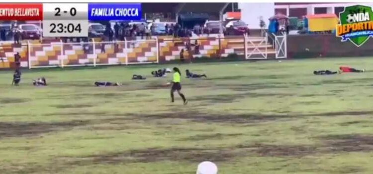 Jogador morre após ser atingido por um raio no gramado e outros 7 ficam feridos